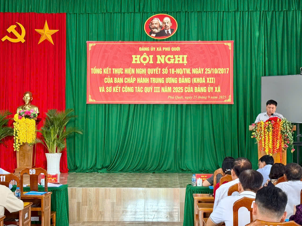 Đảng ủy xã Phú Quới tổng kết thực hiện Nghị quyết số 18-NQ/TW và Sơ kết công tác quý III.