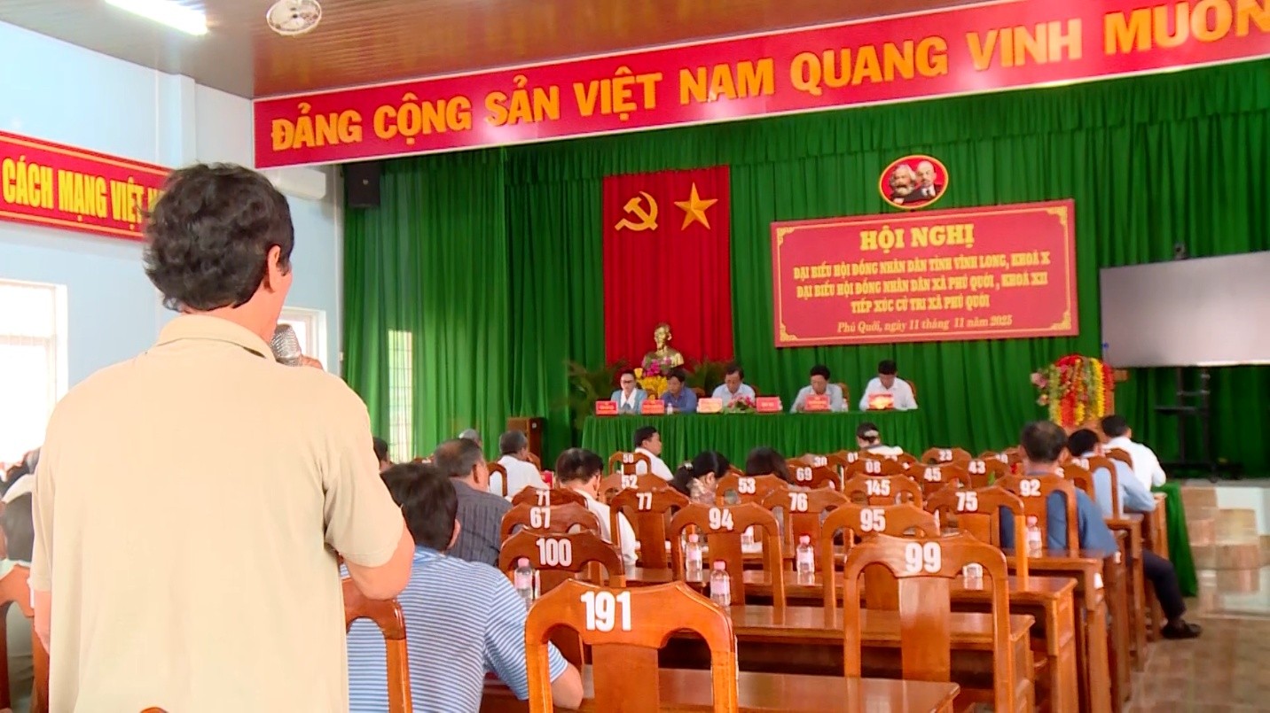 Đại biểu Hôi đồng nhân dân tỉnh Vĩnh Long tiếp xúc cử tri xã Phú Quới

Chiều ngày 11/11, đại biểu HĐND tỉnh và đại biểu HĐND xã Phú Quới đã có buổi tiếp xúc với cử tri xã Phú Quới. 
